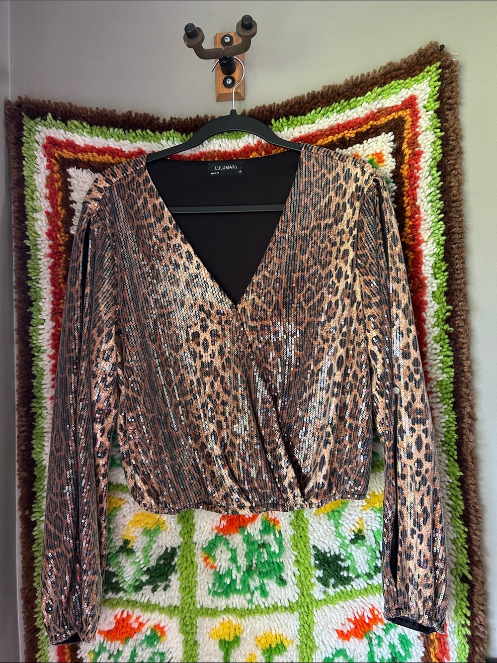 LULUMARI animal print sequins slit sleeve top